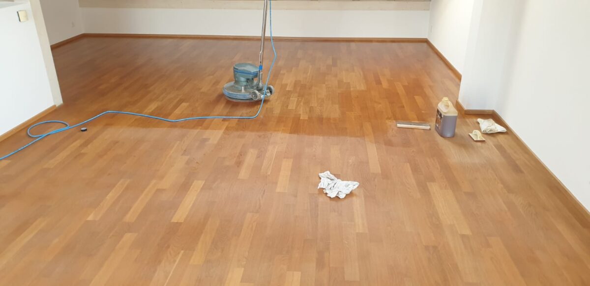 Holzboden schleifen in Ittigen